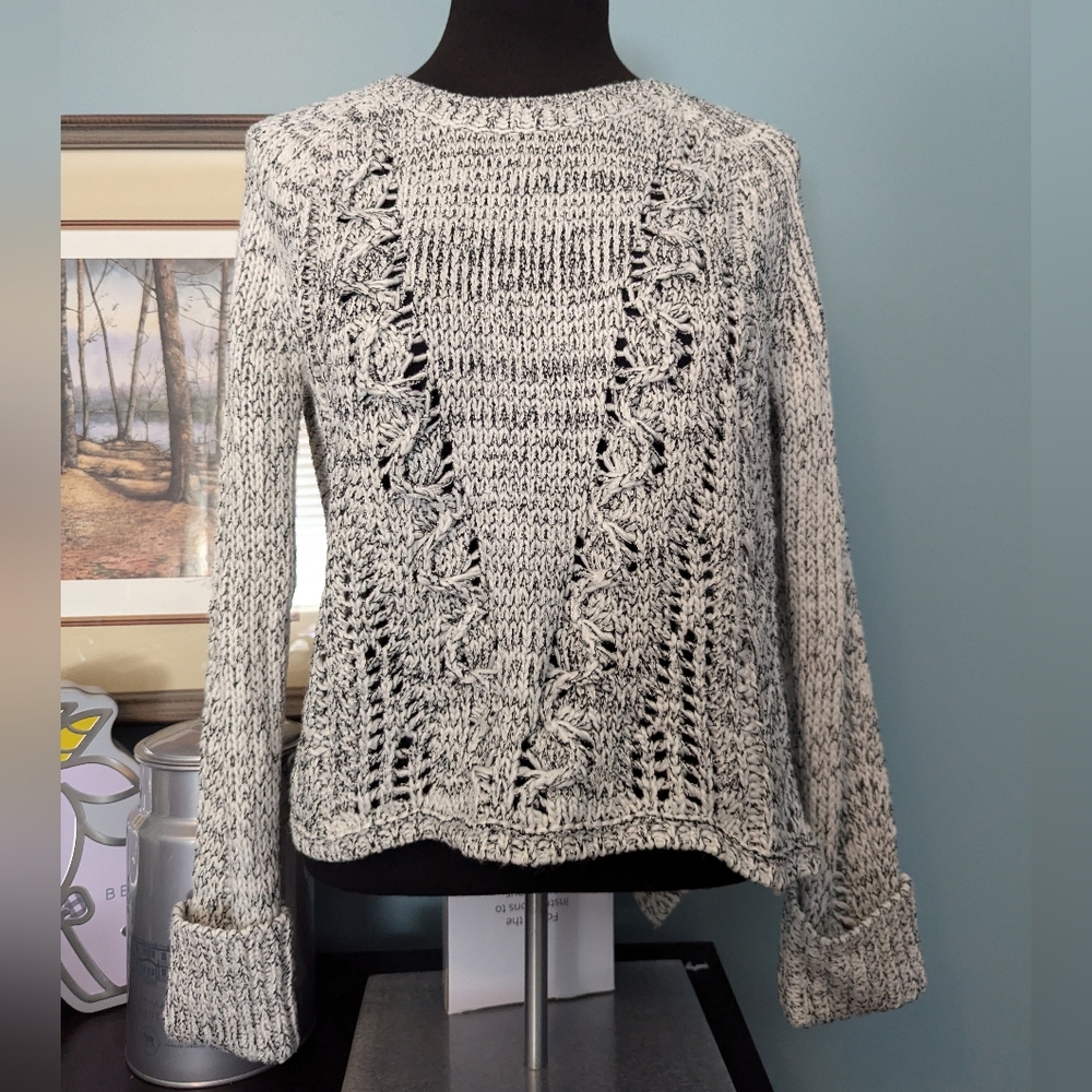 Illa Illa women's sweater, pullover with open back. Size small